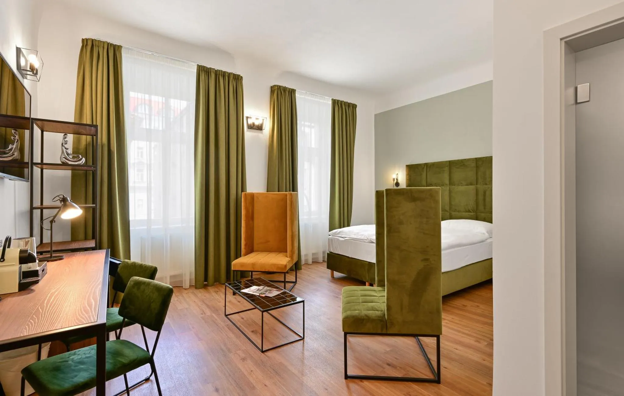 Comfort double room with street view at Hotel Garden Court