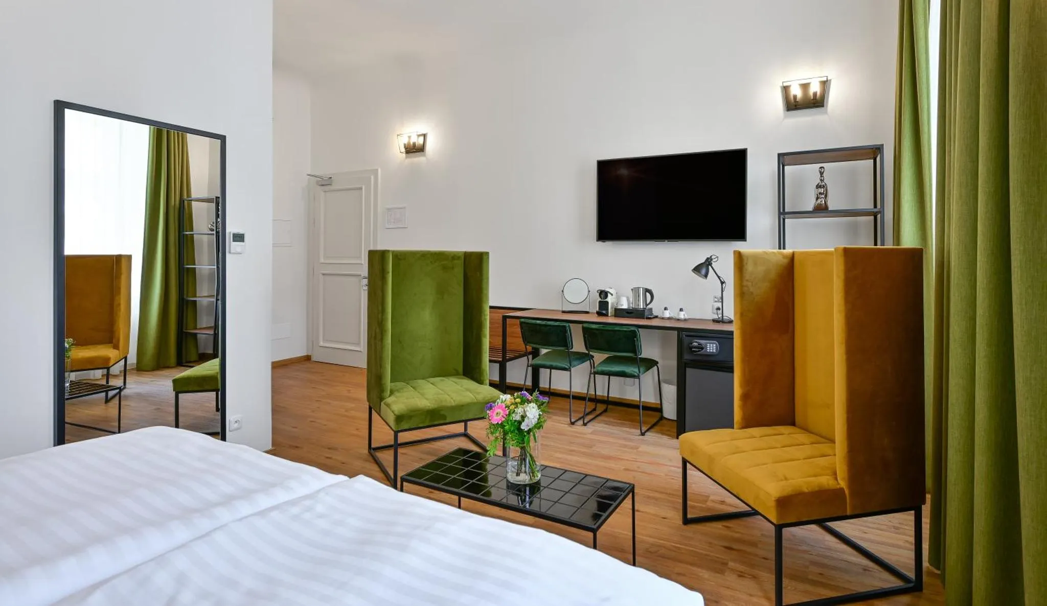 Comfort double room with street view at Hotel Garden Court