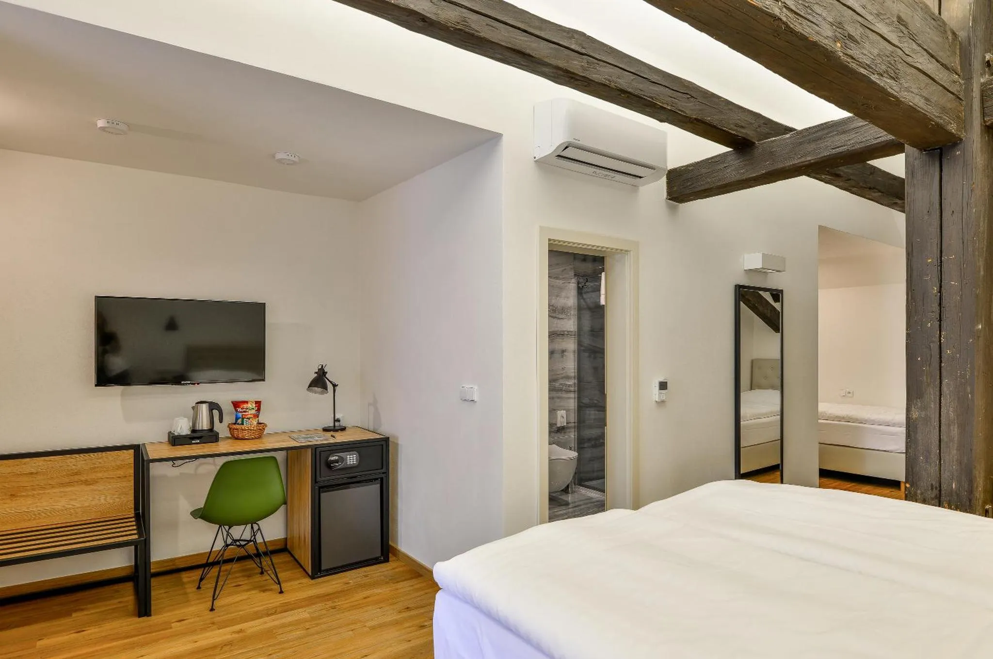 Comfort Rooms & Suites gallery image 3