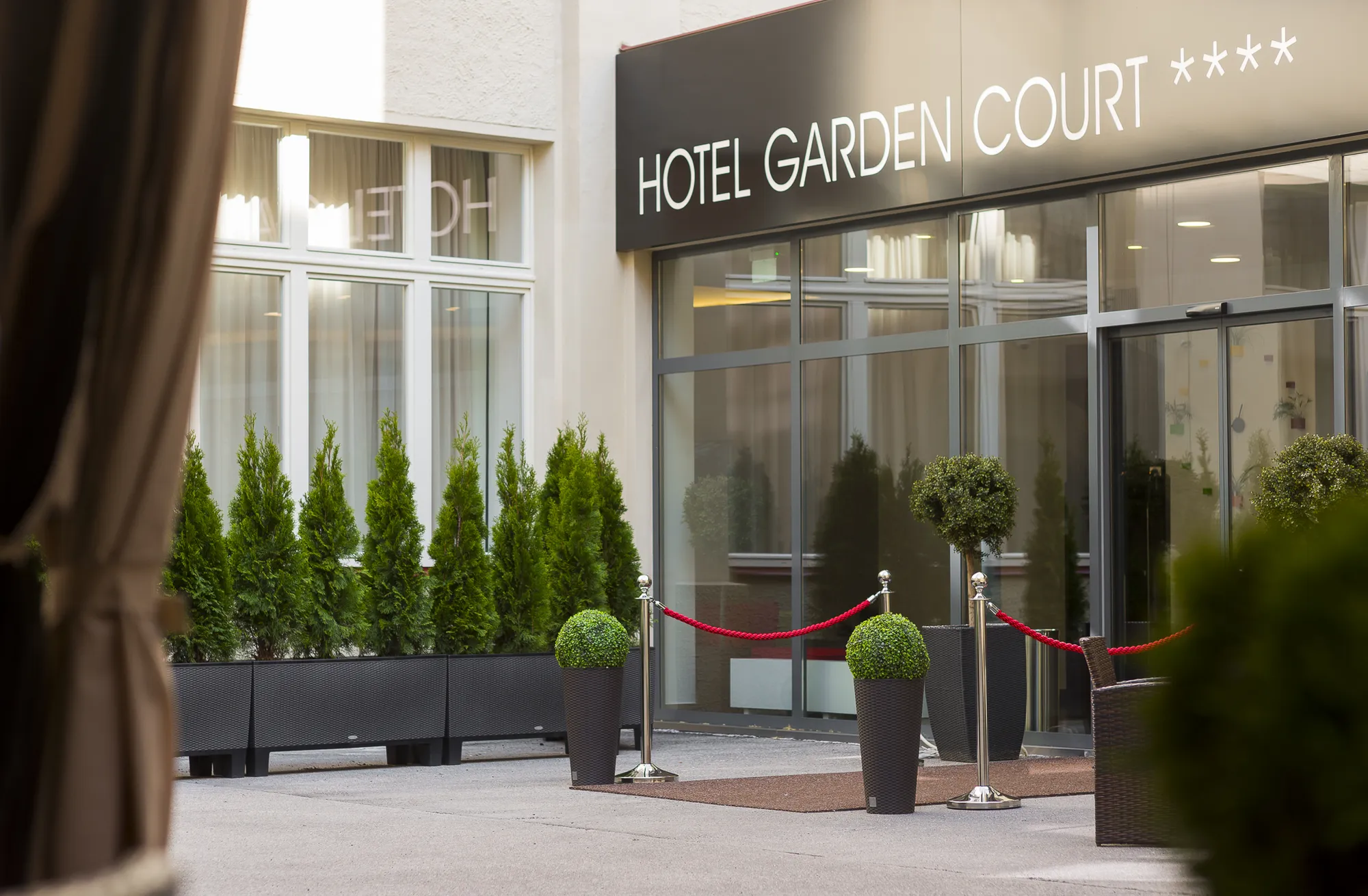 Exteriér Hotel Garden Court v Praze
